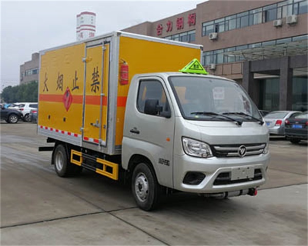 福田小型3.3米易燃?xì)怏w運(yùn)輸車(chē)