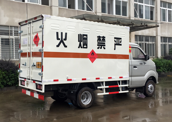 重汽王牌小型1.3噸液化氣瓶運輸車